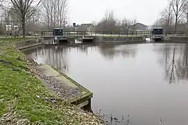 De Veene-leiding loopt hier over in de Linderbeek - Vroomshoop