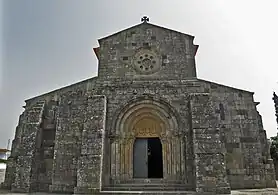 The Monastery of Rates, built by the monks of Cluny, it has a strong and austere facade with heavy buttresses.