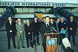 President of the F. R. of Yugoslavia V.Koštunica with the state leadership of B&H at the Sarajevo airport.(Jerković, 4th from the left)