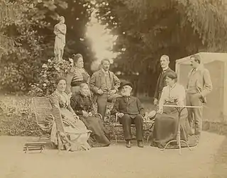 Maria Carrara Verdi, Barberina Strepponi, Giuseppe Verdi, Giuditta Ricordi, Teresa Stolz, Umberto Campanari, Giulio Ricordi, Leopoldo Metlicovitz (1900) - Archivio storico Ricordi FOTO003107 - Restoration