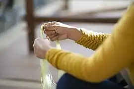 Preparing fibres for weaving