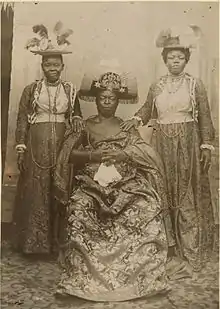 Ovonramwen, Oba of Benin and his wives Queen Egbe (on the left) and Queen Aighobahi (on the right)
