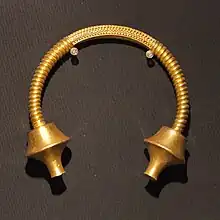 Torc from Burela, Galicia, with double moulding scotiae terminals, and hoop decoration. At 1.812 kilos, the heaviest Iberian torc.