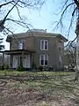 An even plainer house, although well-proportioned, with no veranda, just a front porch. Octagon house, Wallingford, Connecticut (built 1850s).