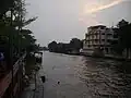 Khlong Bangkok Yai behind the temple